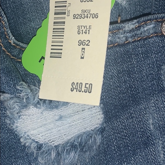 Jean Shorts - Picture 4 of 4